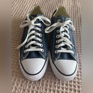 Like NEW Converse Chuck Taylor All Star Low-Top Sneaker